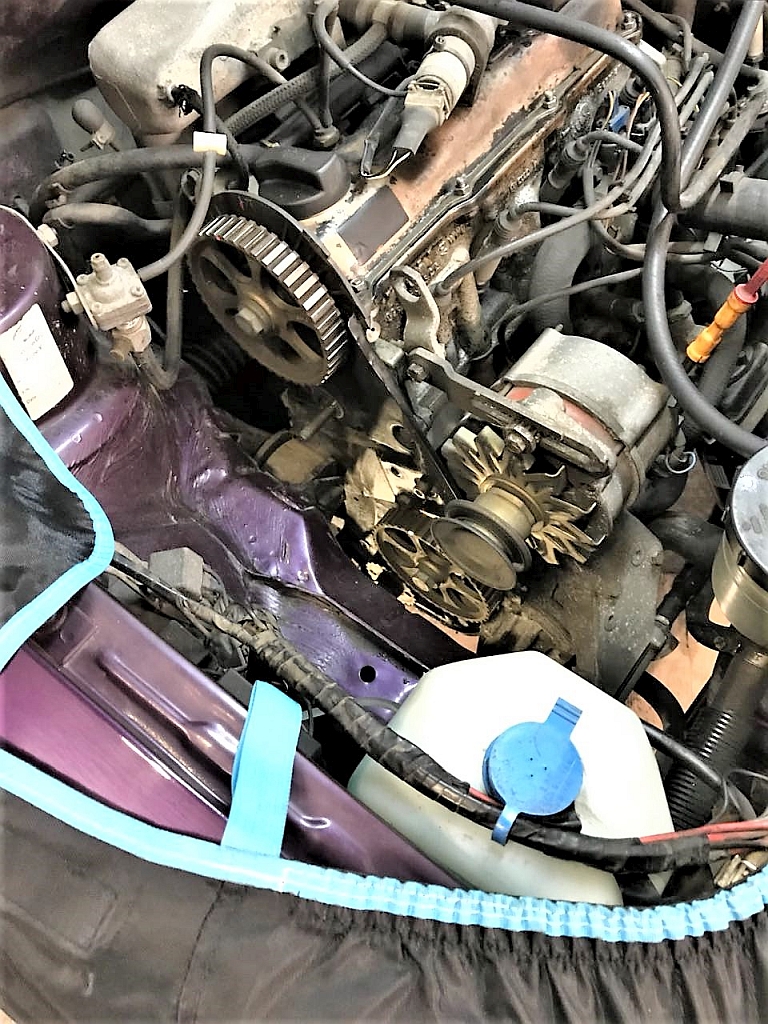 ...der alte Riemen ist schon runter. ...der alte Riemen ist schon runter.