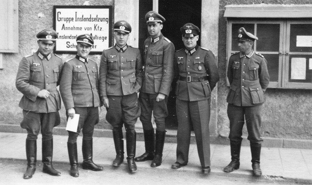 Der Kleine mit dem Zettel ist unser Opa Jakob